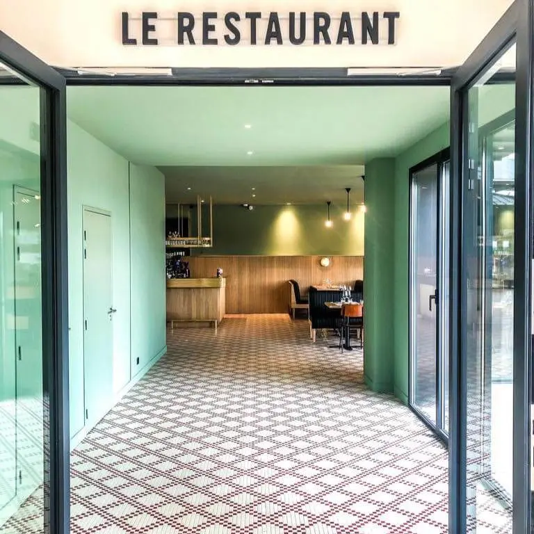 traitement sur un sol de restaurant